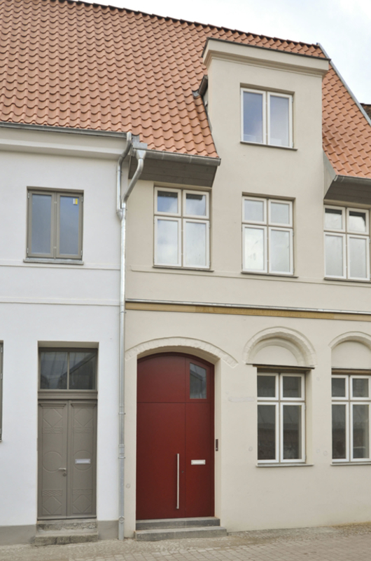 In der Fleischhauerstraße glänzen sanierte Altstadthäuser in neuem altem Charme.