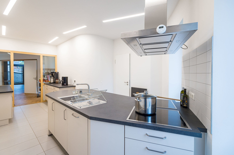 Die moderne Küche im Quartiershaus "Middenmang".